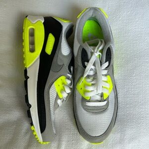 Like-new Nike Air Max 90